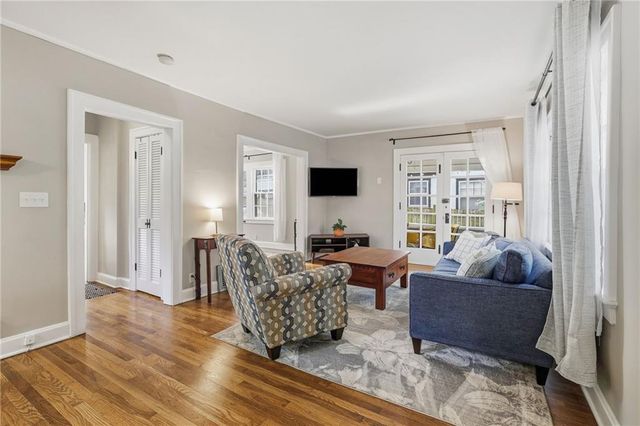 6133 BROOKSIDE Boulevard, Kansas City, MO 64113