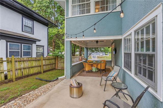 6133 BROOKSIDE Boulevard, Kansas City, MO 64113