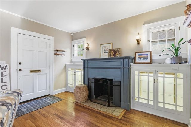 6133 BROOKSIDE Boulevard, Kansas City, MO 64113