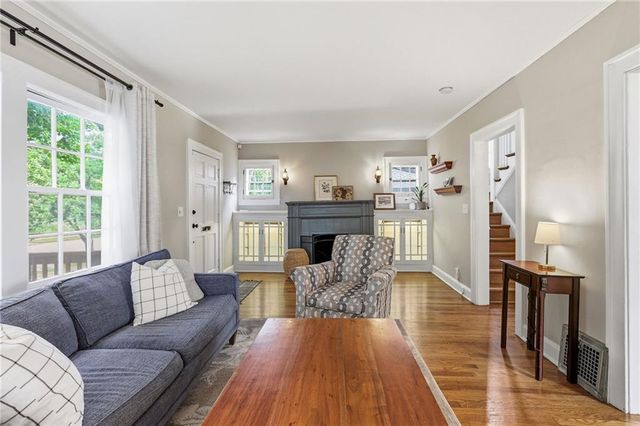 6133 BROOKSIDE Boulevard, Kansas City, MO 64113