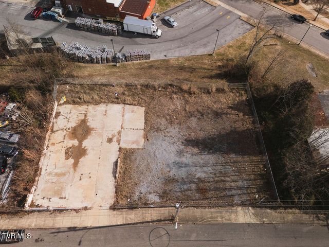 213 South Boone Street, Johnson City, TN 37604