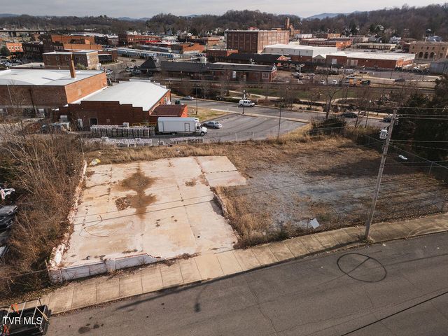 213 South Boone Street, Johnson City, TN 37604