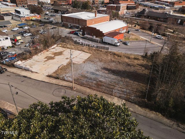 213 South Boone Street, Johnson City, TN 37604