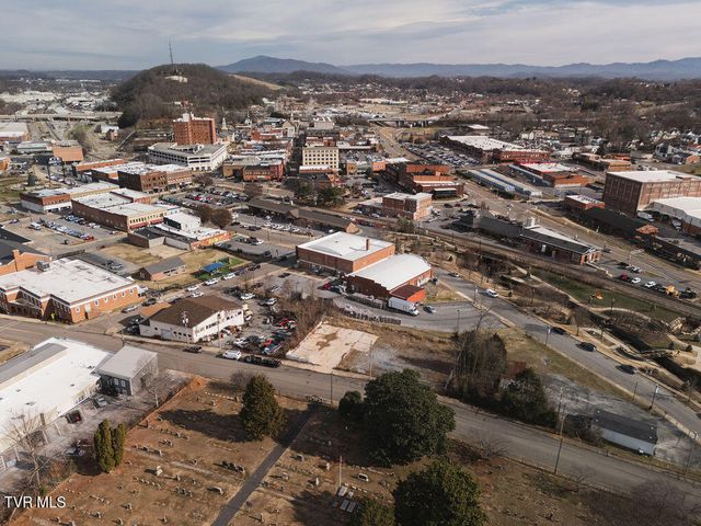 213 South Boone Street, Johnson City, TN 37604