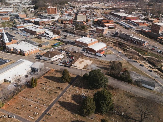 213 South Boone Street, Johnson City, TN 37604