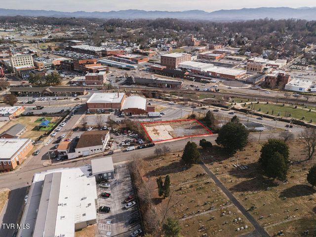 213 South Boone Street, Johnson City, TN 37604
