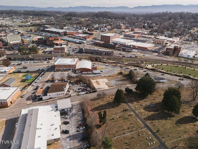 213 South Boone Street, Johnson City, TN 37604