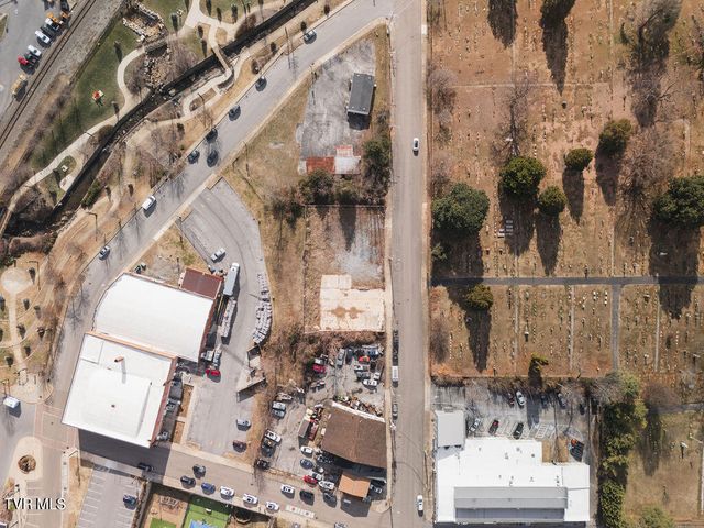 213 South Boone Street, Johnson City, TN 37604