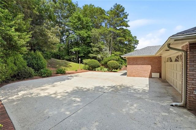 1076 Coronation Drive, Atlanta, GA 30338