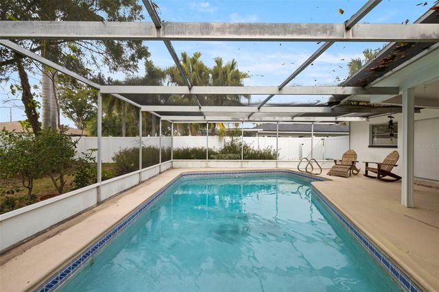 5254 VENETIAN BOULEVARD NE, St Petersburg, FL 33703