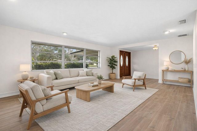 5254 VENETIAN BOULEVARD NE, St Petersburg, FL 33703