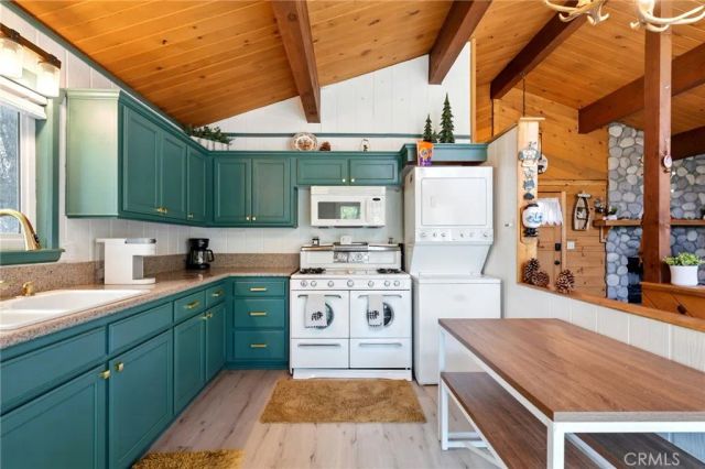 609 Dahlia Drive, Green Valley Lake, CA 92341