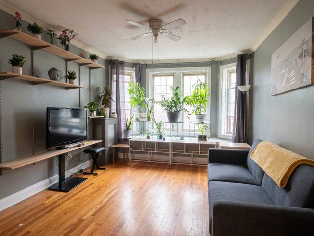 4834 W HENDERSON Street 2B, Chicago, IL 60641