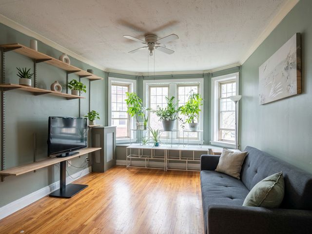 4834 W HENDERSON Street 2B, Chicago, IL 60641
