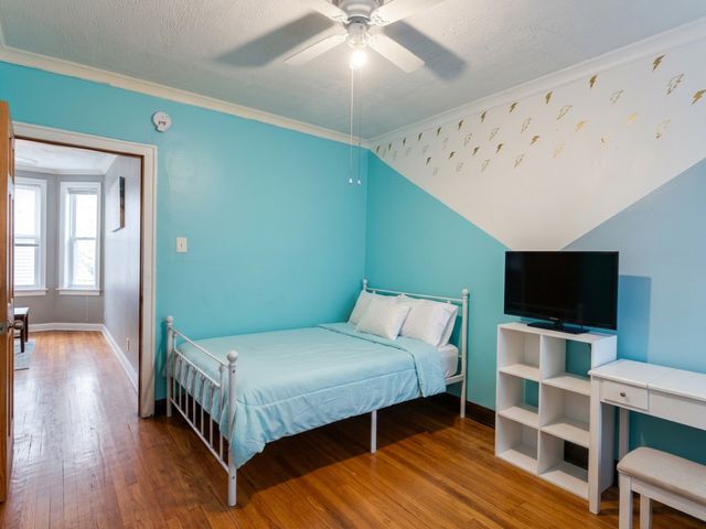4834 W HENDERSON Street 2B, Chicago, IL 60641