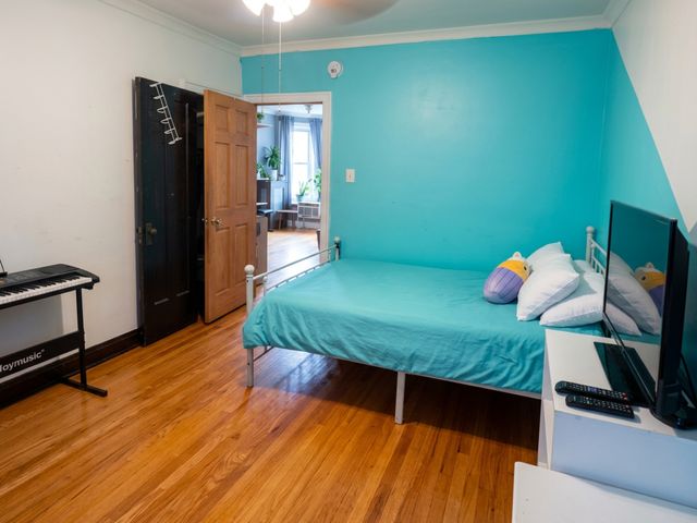 4834 W HENDERSON Street 2B, Chicago, IL 60641