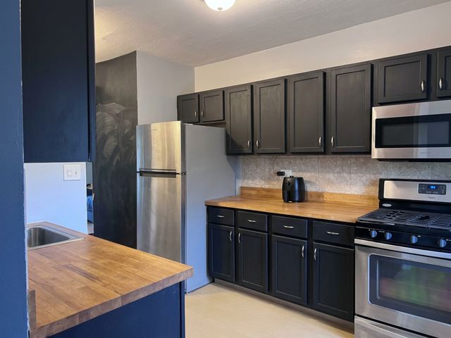 4834 W HENDERSON Street 2B, Chicago, IL 60641