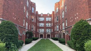 4834 W HENDERSON Street 2B, Chicago, IL 60641
