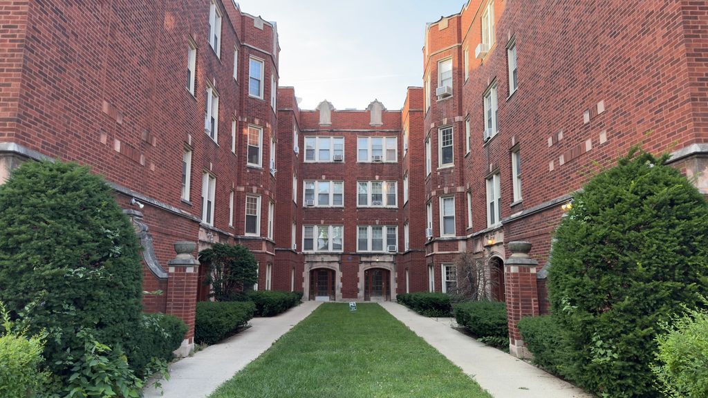 4834 W HENDERSON Street 2B, Chicago, IL 60641