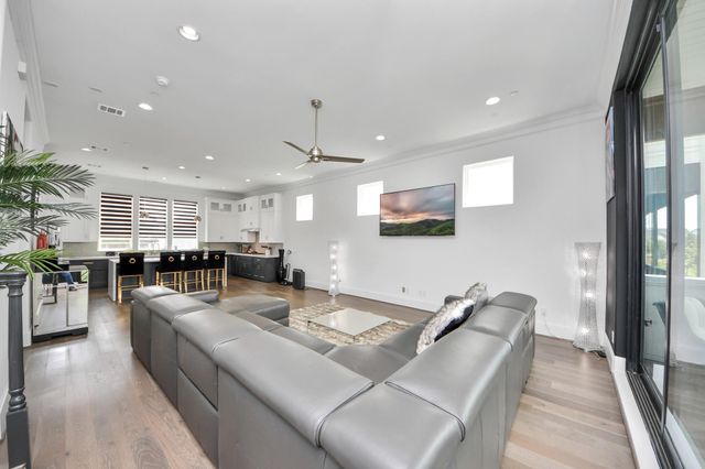 8724 Oak Kolbe Lane, Houston, TX 77080