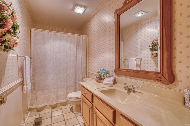 8866 Bayberry Drive, Newburgh, IN 47630