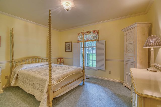 8866 Bayberry Drive, Newburgh, IN 47630