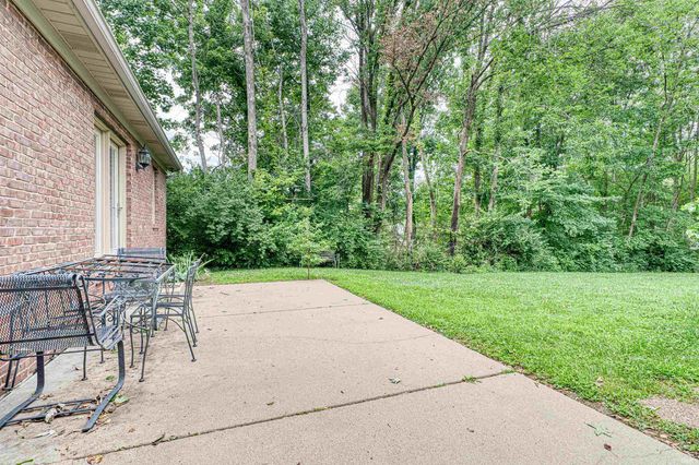 8866 Bayberry Drive, Newburgh, IN 47630