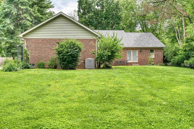 8866 Bayberry Drive, Newburgh, IN 47630