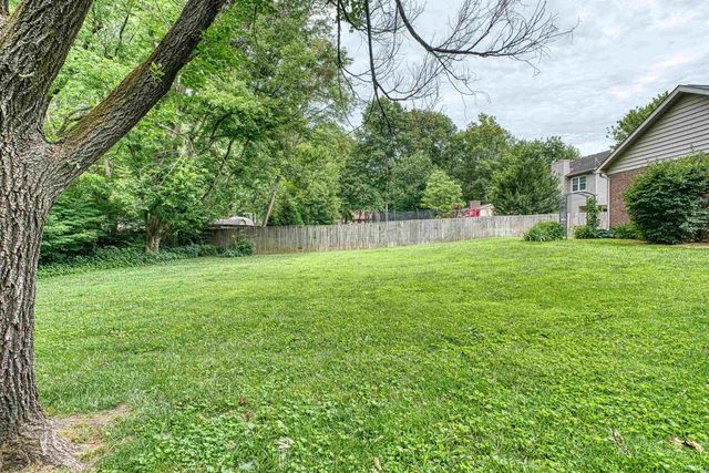 8866 Bayberry Drive, Newburgh, IN 47630