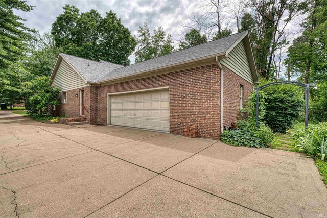 8866 Bayberry Drive, Newburgh, IN 47630