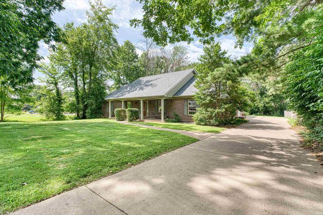 8866 Bayberry Drive, Newburgh, IN 47630