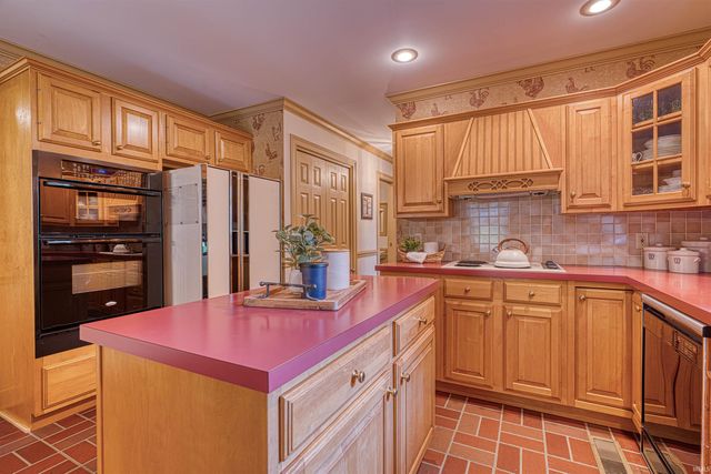 8866 Bayberry Drive, Newburgh, IN 47630