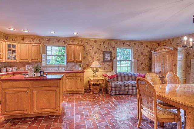 8866 Bayberry Drive, Newburgh, IN 47630