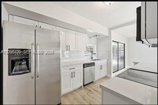 8 NE 9th Avenue A, Deerfield Beach, FL 33441