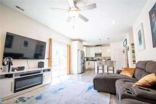 25 Mohawk DR, Portsmouth, VA 23701