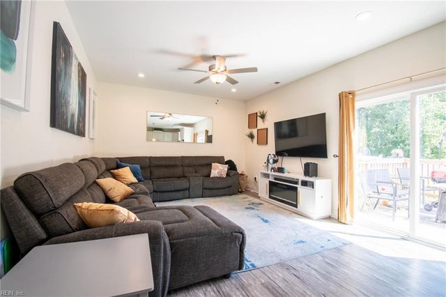 25 Mohawk DR, Portsmouth, VA 23701