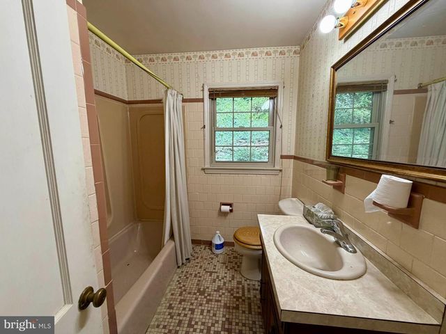 12 GUNPOWDER RD, Glen Arm, MD 21057