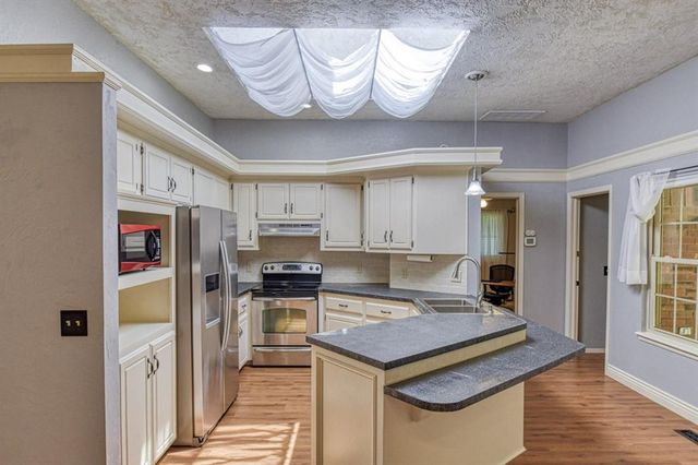 1320 SW 118th Place, Oklahoma City, OK 73170