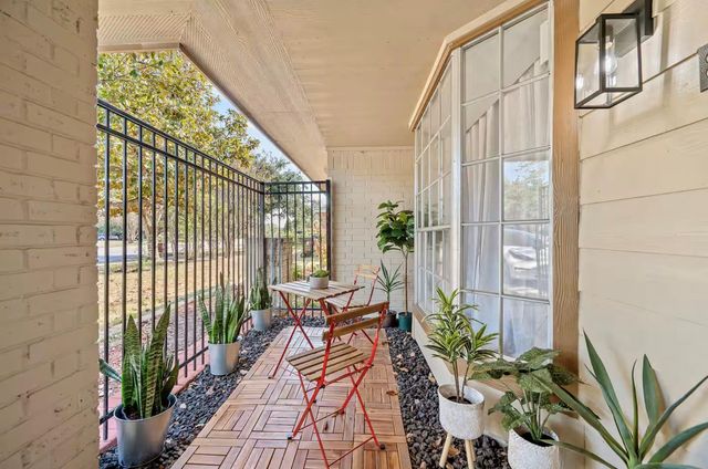 9651 Richmond Avenue, Houston, TX 77063