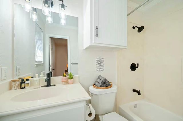 9651 Richmond Avenue, Houston, TX 77063