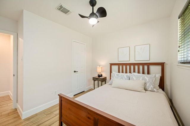 9651 Richmond Avenue, Houston, TX 77063