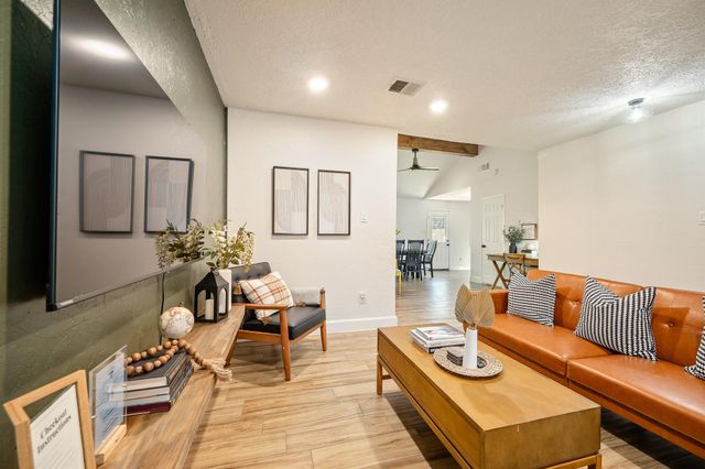 9651 Richmond Avenue, Houston, TX 77063