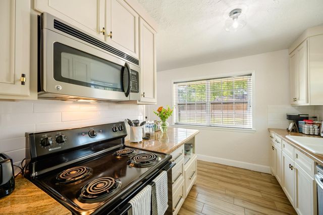 9651 Richmond Avenue, Houston, TX 77063