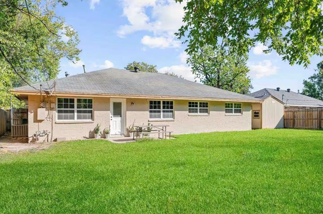 9651 Richmond Avenue, Houston, TX 77063