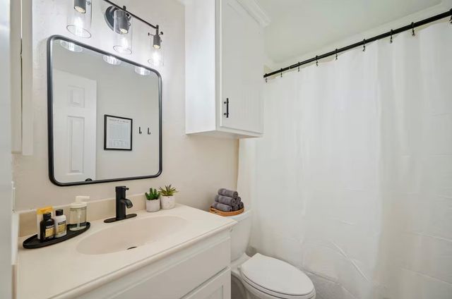 9651 Richmond Avenue, Houston, TX 77063