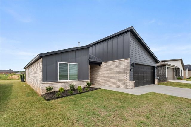 6408 NW Zella Street, Bentonville, AR 72713