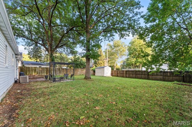 10 Manas Drive, Belleville, IL 62226