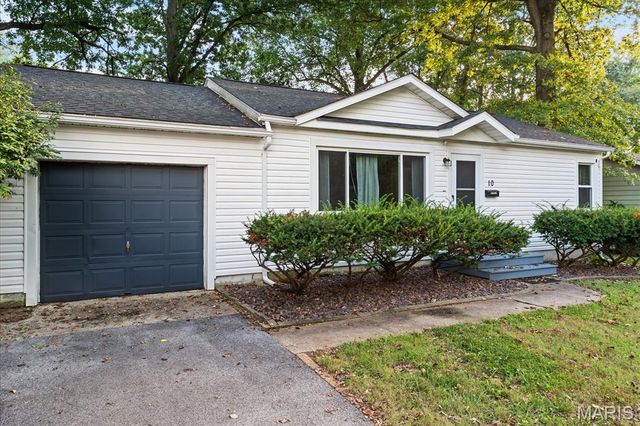10 Manas Drive, Belleville, IL 62226