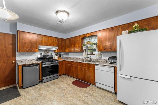 10 Manas Drive, Belleville, IL 62226
