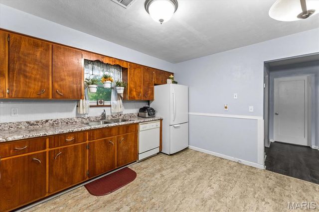 10 Manas Drive, Belleville, IL 62226